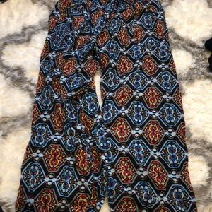 🌴 5/$25 Funky design loose Capri pants